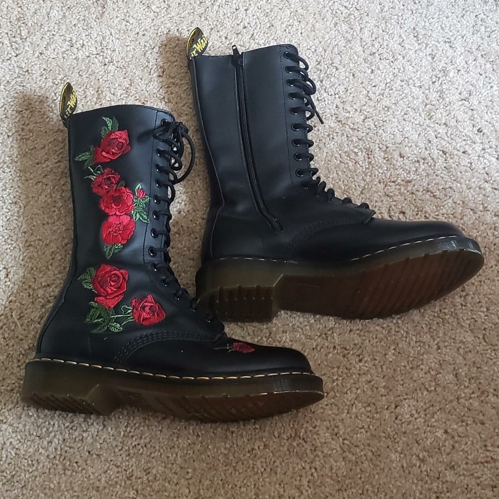 Dr Martens Vonda 14 eye zip up boot